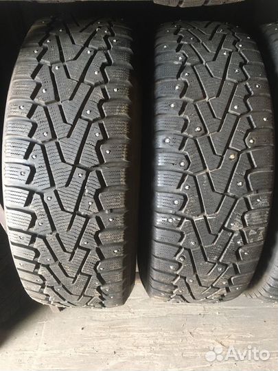 Pirelli Ice Zero 215/65 R16