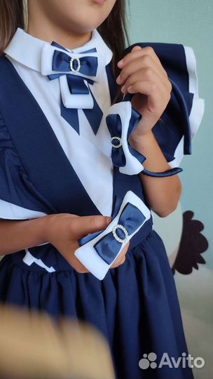 Банты, заколки, галстуки, броши для школы