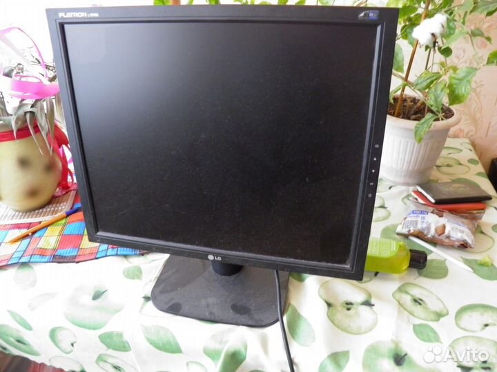 Монитор LG flatron L1918S
