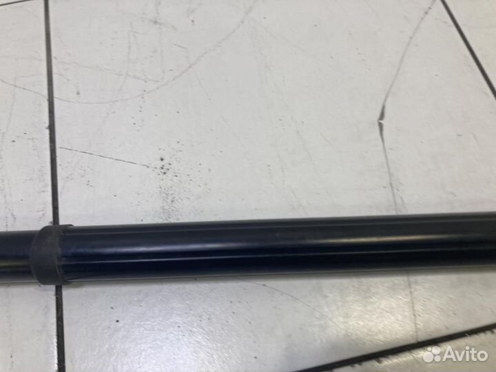 Амортизатор двери багажника Porsche Cayenne 958