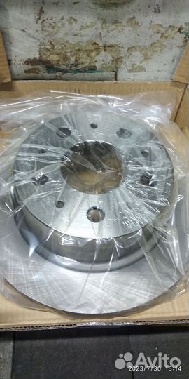 Продам комплект тормозных дисков