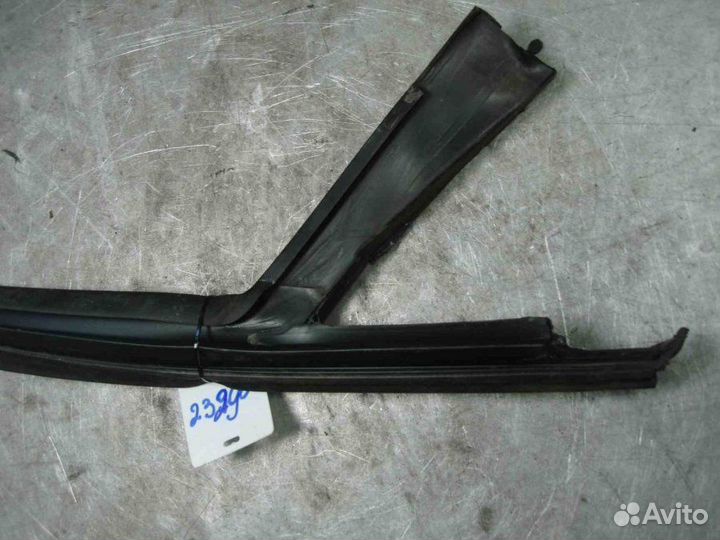 Уплотнитель Renault Megane II 2002-2009