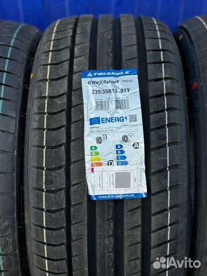 Triangle EffeXSport TH202 235/35 R19 и 265/30 R19 91Y