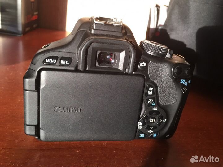 Зеркальный фотоаппарат canon eos 600D