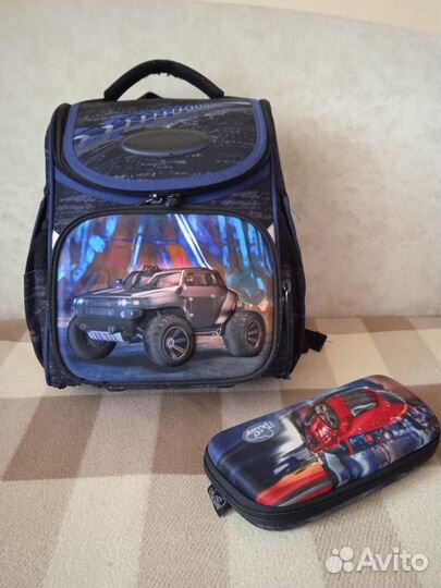 Рюкзак с пеналом для школьника