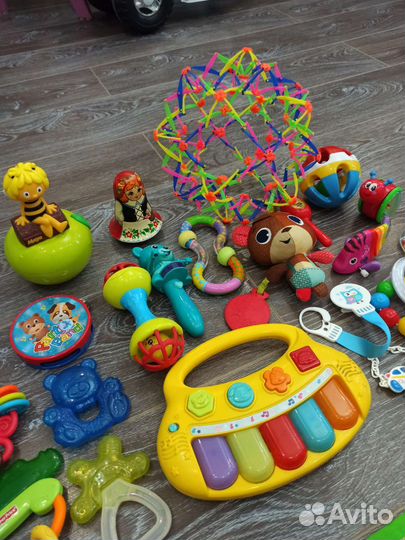Развивающие игрушки для малышей пакетом