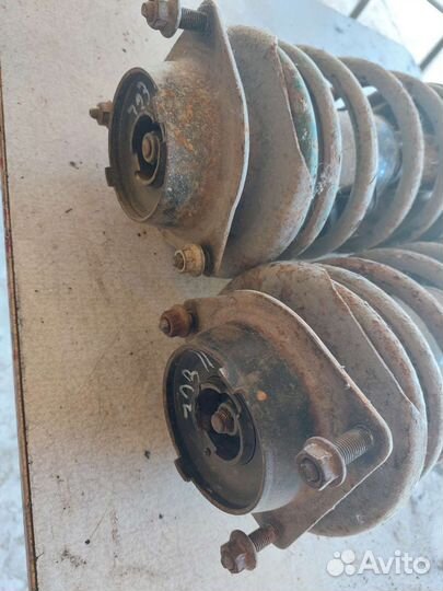 Стойка передняя в сборе Mazda 323 BA