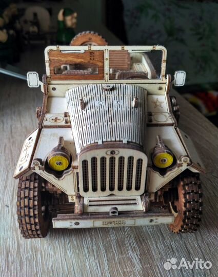 Джип из дерева (модель)