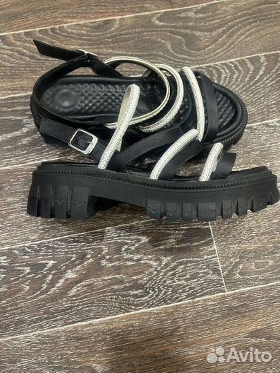 Сандалии натуральные 37