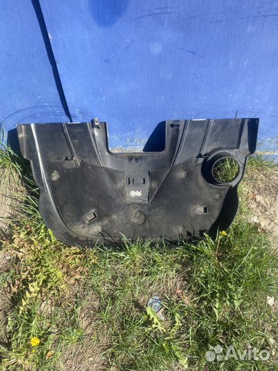 Крышка двигателя mercedes 164/C klass 204