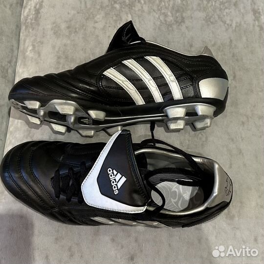 Футбольные бутсы adidas
