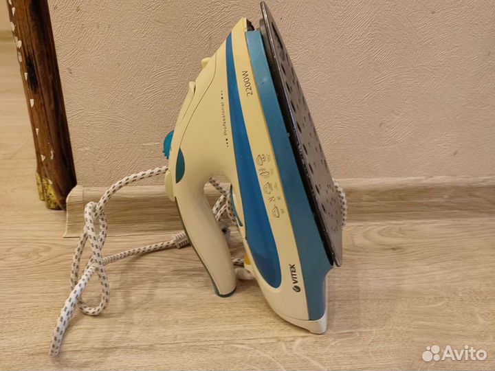 Утюг Vitek