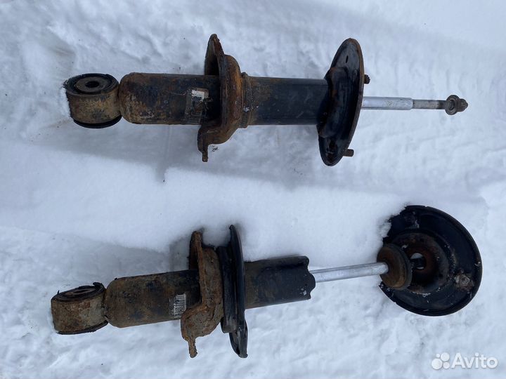 Амортизатор передний infiniti Qx 56 ja 60