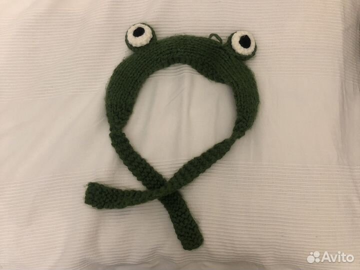 Вязаня шапка лягушка