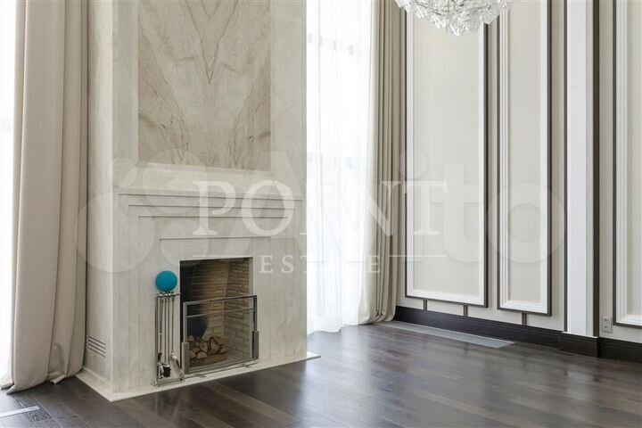 Дом 888 м² на участке 34 сот.