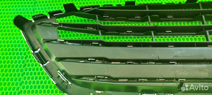 Центральная решётка радиатора Ford Focus 4 хром