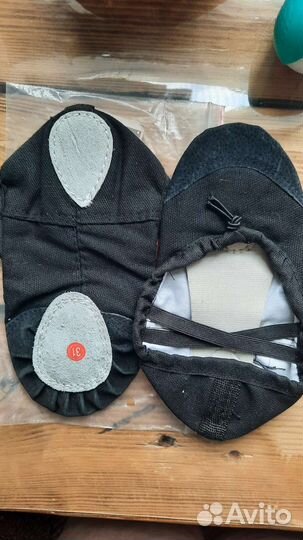 Купальник гимнастический с юбкой рост 134 и чешки