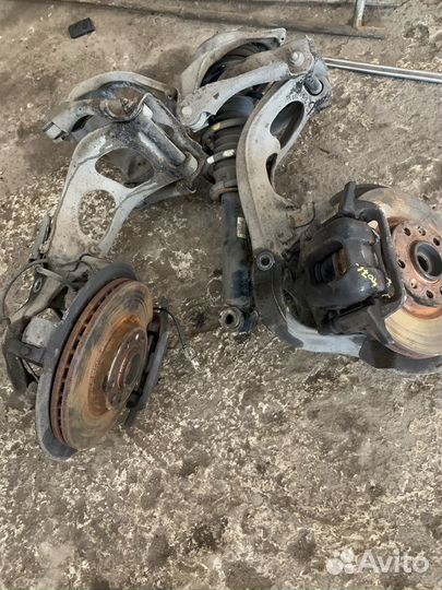 Цапфа,поворотный кулак Peugeot 407 Пежо 407