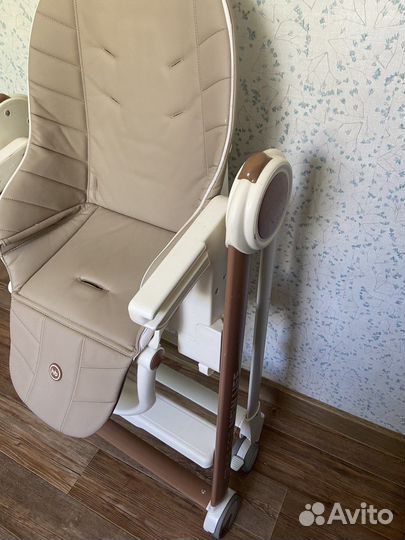 Детский стульчик для кормления happy baby Berny V2