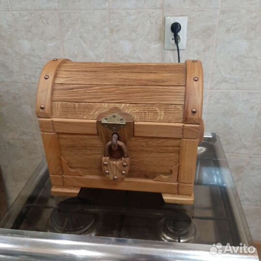 Сундук деревянный