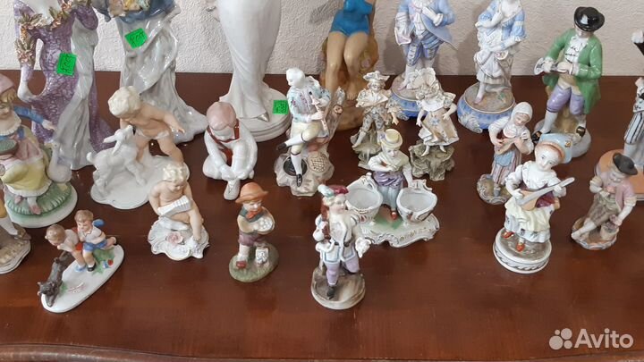 Фарфоровая статуэтка