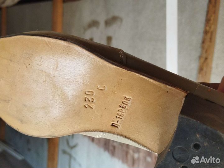 Ботинки для коньков