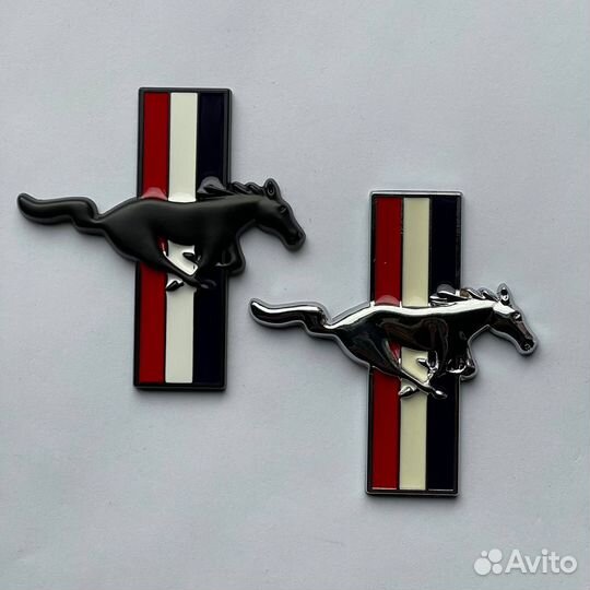 Шильдик Ford Mustang Черный металлический (пара)