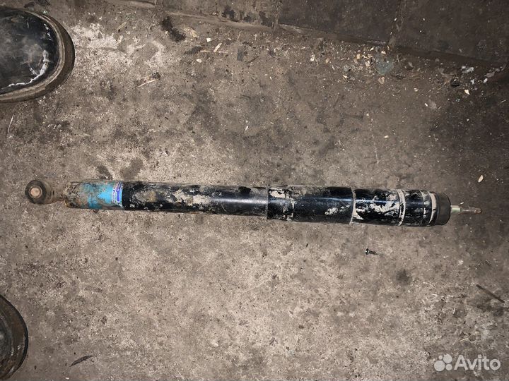 Амортизатор задний прав/лев 106880