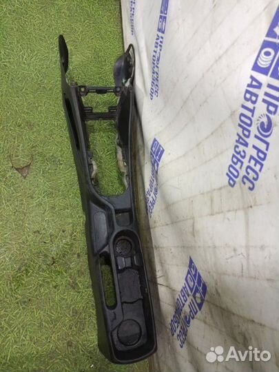 Консоль между сидений Kia Rio 3 седан 1.4 G4FA