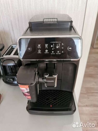 Кофемашина Philips EP2030/10 Series 2200 LatteGo