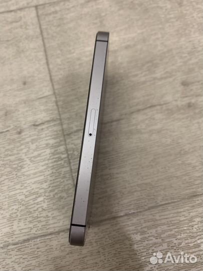 iPhone SE, 32 ГБ