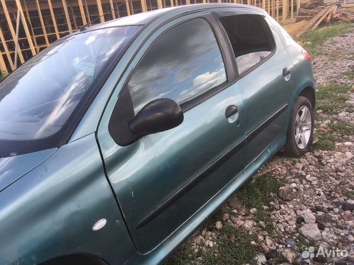 Дверь передняя левая Peugeot 206