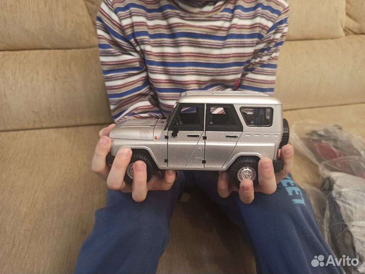 Металлическая машинка УАЗ хантер