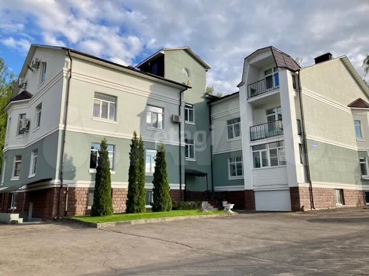 3-к. квартира, 103,5 м², 1/3 эт.