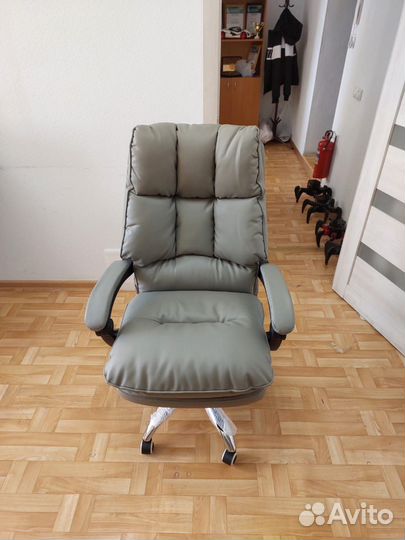 Офисное кресло