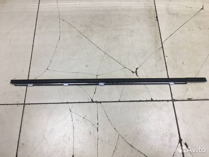 Накладка стекла заднего правого Nissan Qashqai