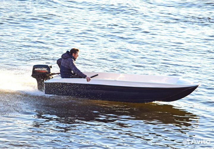 Новая моторная лодка Пингвин тримаран в наличии