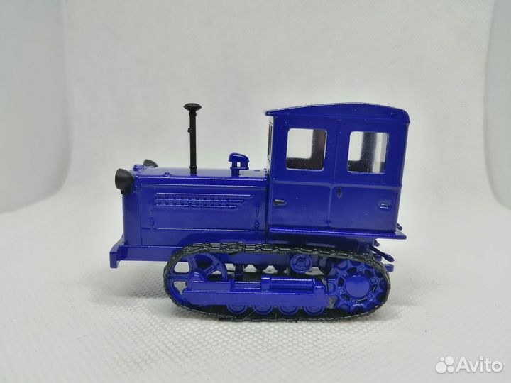 Модель Гусеничный трактор «кд-35»