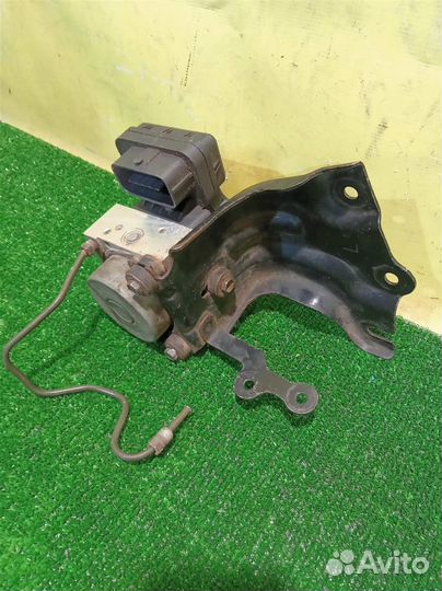 Блок ABS (насос) Toyota Corolla E15 2006