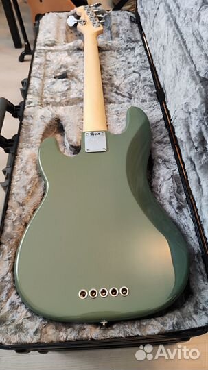 Бас-гитара Fender American Professional Precision