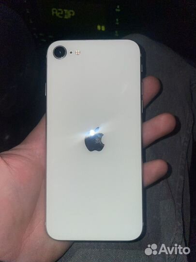 iPhone SE, 64 ГБ