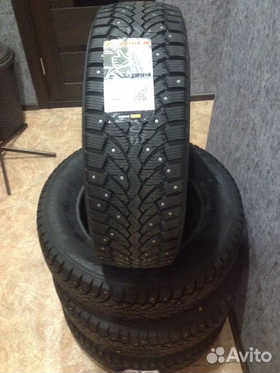 Pirelli Formula Ice 215/65 R16 98T