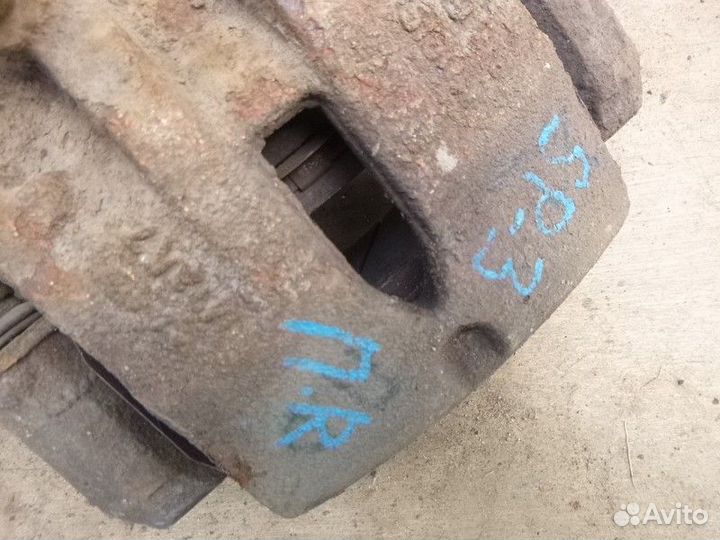 Суппорт передний правый KIA sportage sportage 2010