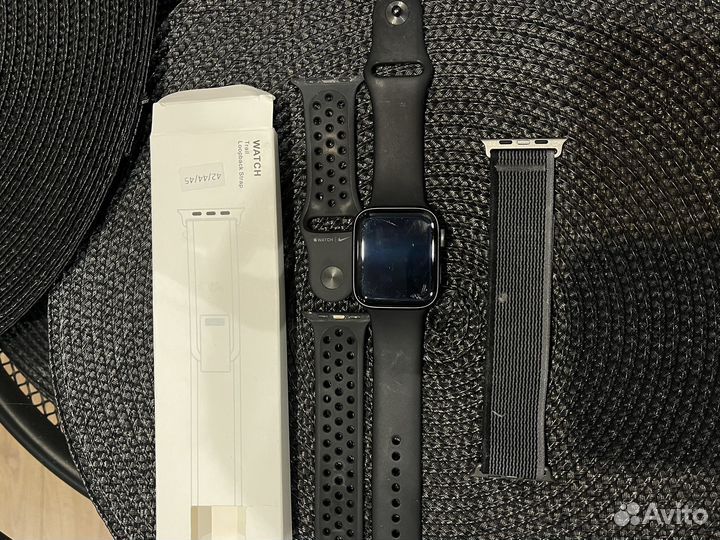 Часы apple watch se 44 mm nike