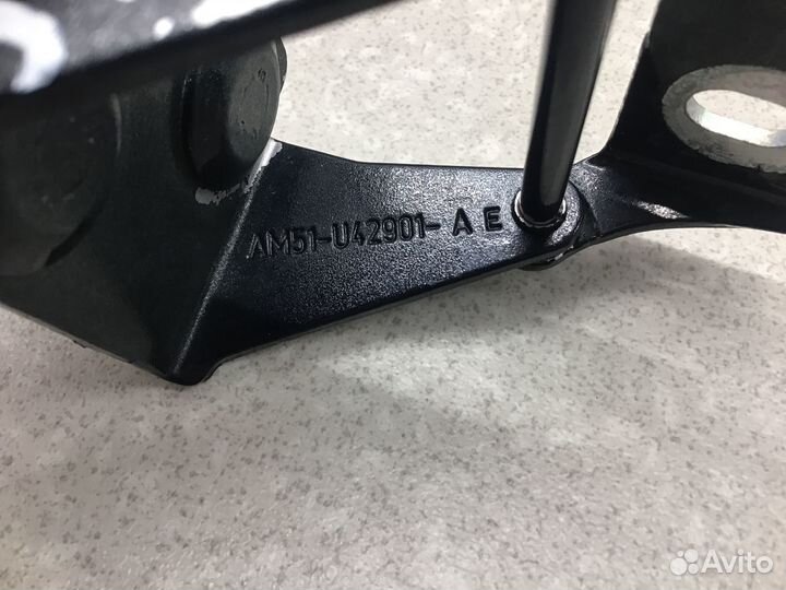 Петля двери багажника Ford Focus III 2011