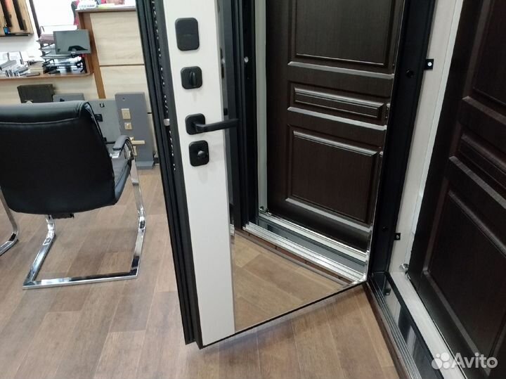 Стальная дверь