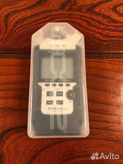 Рекордер и звуковая карта Zoom H4n Pro