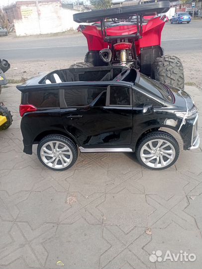 Детский электромобиль новый