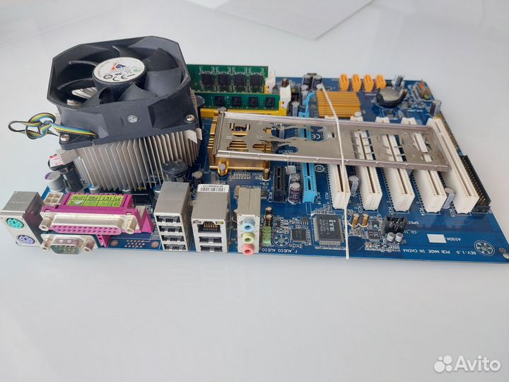 Материнка Gigabyte GA-P35-S3G