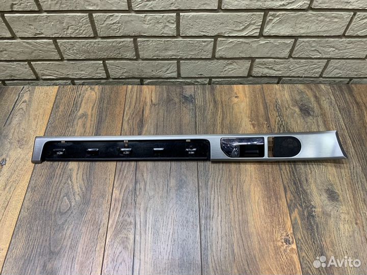 VW Touareg Накладка декоративная внутренняя LH RH